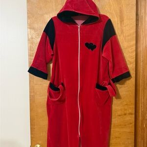 Women’s Velour Robe Hooded , Pockets, 3/4 Sleeve , Zipper, size M/L